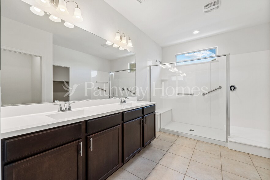 Building Photo - 18241 N Crestview Ln