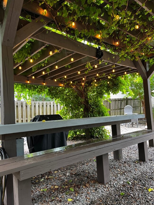 Building Photo - 413 Chablis Way