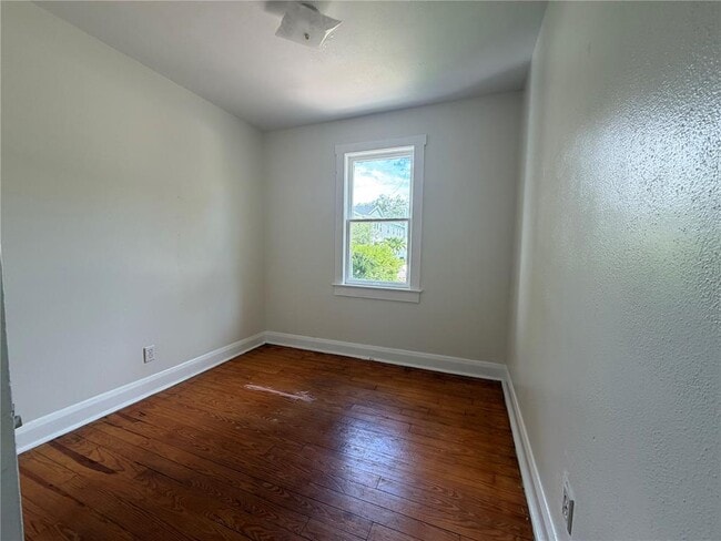 Building Photo - 3815 W De Leon St