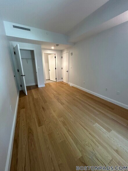 Building Photo - 83 Gardner St