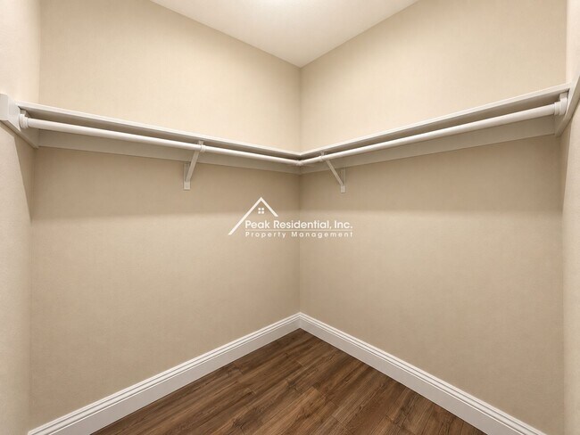 Building Photo - 8330 Crossoak Way