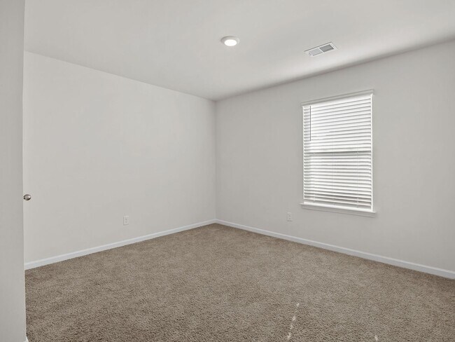 Building Photo - Spacious 3-Bedroom Home in Desirable Talle...