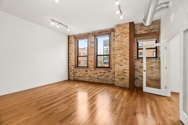 Building Photo - 1755 N Damen Ave