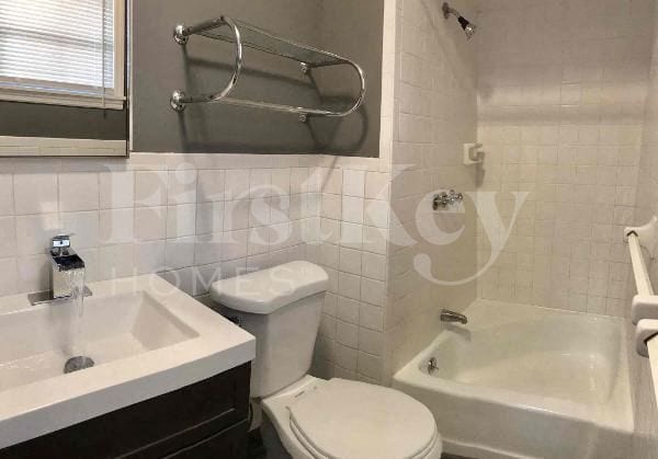 Building Photo - 6003 Holly Bay Dr