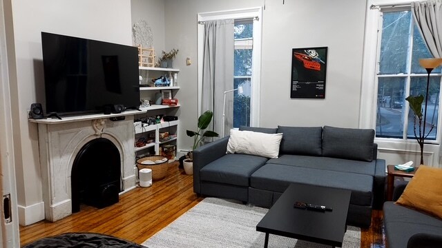 Living Room - Furnished - 180 Bowen St