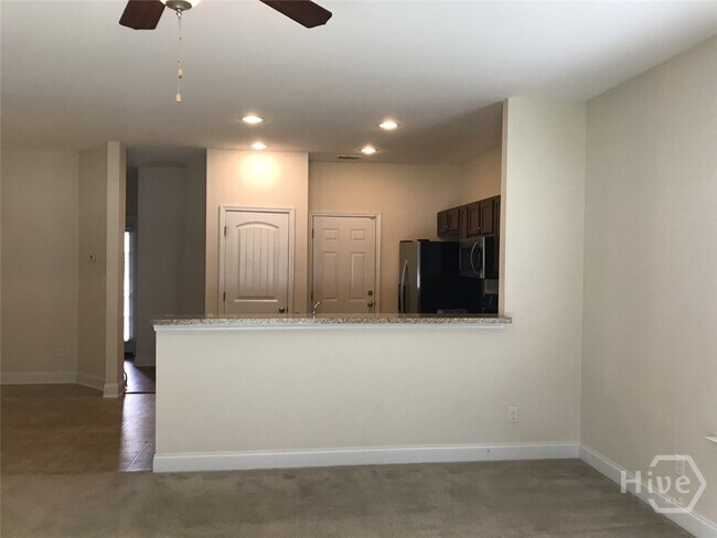 Building Photo - 210 Canyon Oak Loop