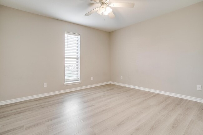 Building Photo - 5076 Matilda St