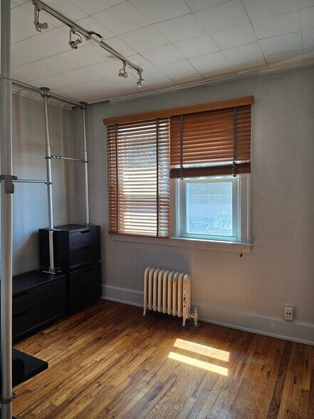 Building Photo - 891 Beaconsfield Ave