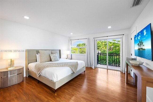 Building Photo - 1651 SW 13th Ave