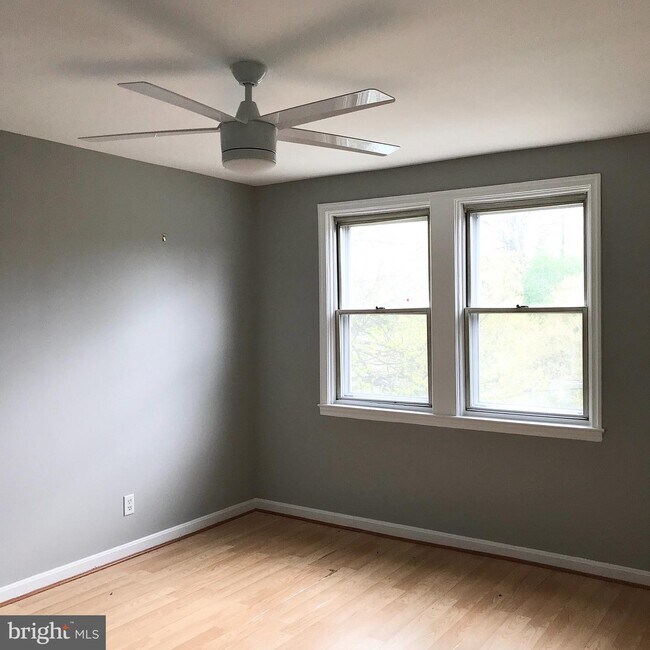 Building Photo - 121 Nunnery Ln