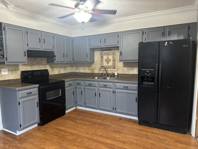 Building Photo - Charming Cottage in Beverly Hills Subdivision