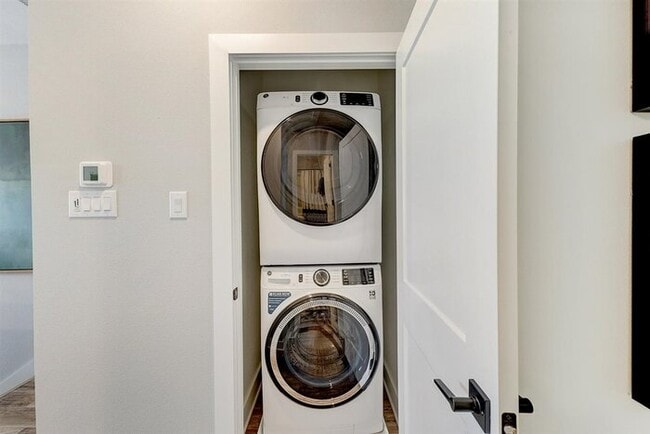 Building Photo - 3905 Constantine Dr