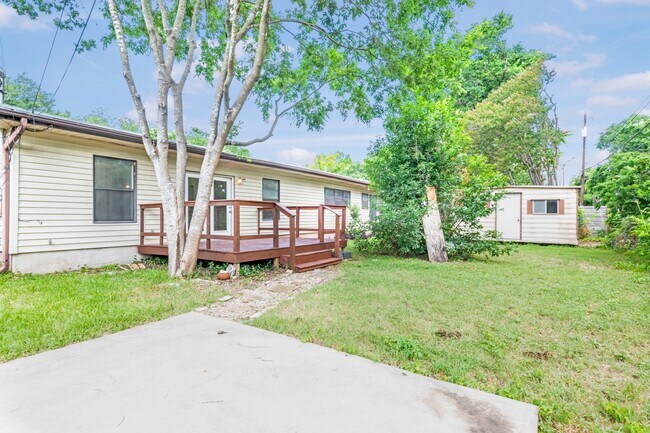 Building Photo - Classic Austin Home in Windsor Park
