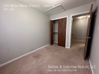 Building Photo - 505 W Main St