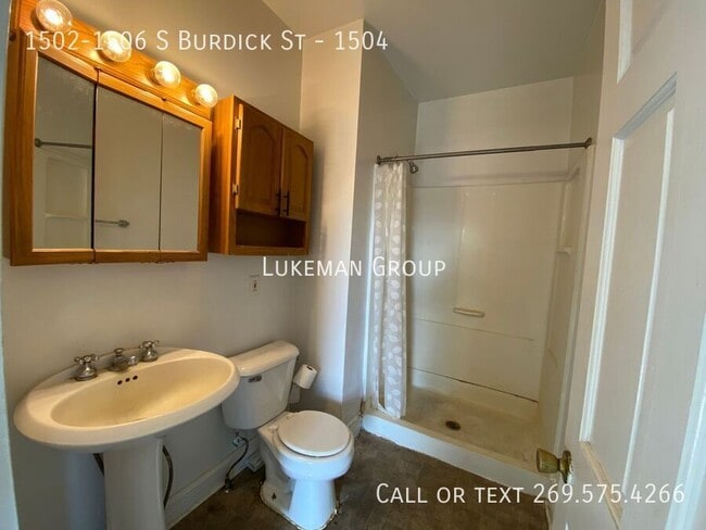 Building Photo - 1502-1506 S Burdick St-1504
