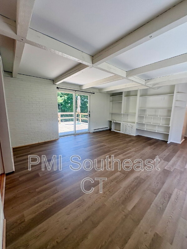 Building Photo - 226 Pequot Ave