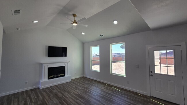 Building Photo - 1011 N Carol Ave