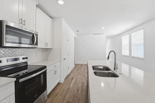 Building Photo - 205 Links Ter Blvd