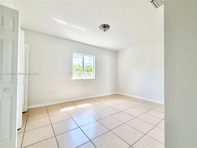 Building Photo - 8851 NW 112th Ave