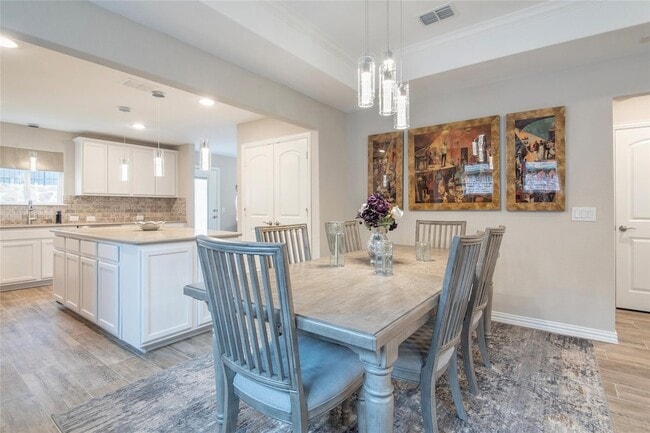 Building Photo - 7633 Rampart Dr