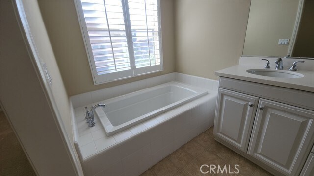 Building Photo - 32 Loquat