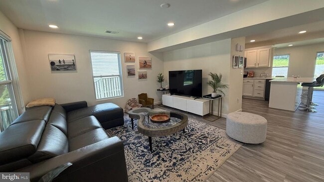 Building Photo - 1212 Parrish Dr