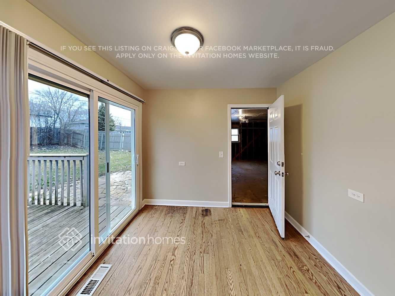 Building Photo - 418 W Lake Park Dr