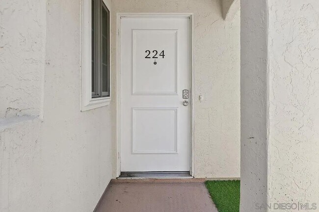 Building Photo - 767 Eastshore Terrace