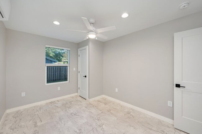 Building Photo - Peaceful Retreat! Just minutes from Niceville!