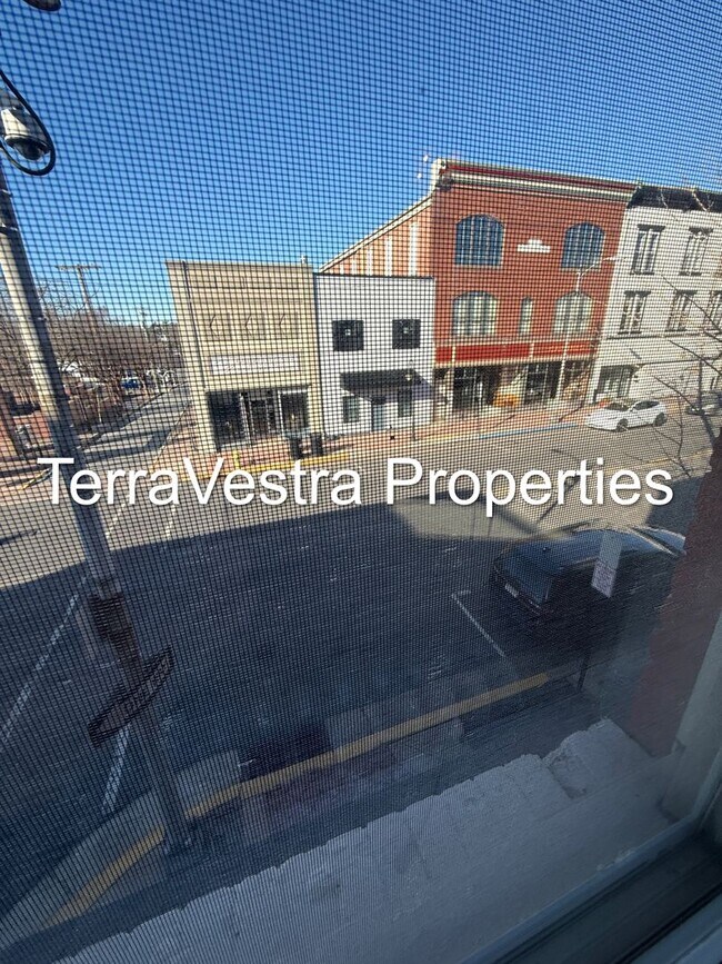 Building Photo - 101 N High St