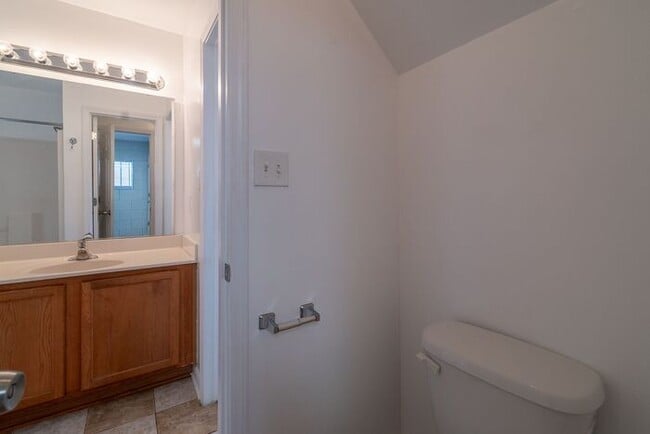 Building Photo - Charming Two-Story Home with Easy Access to Charlotte's Best Amenities