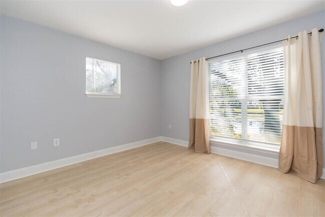 Building Photo - 10024 Strafford Oak Ct