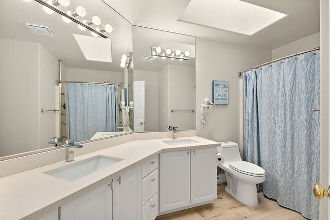 Building Photo - Immaculate 4-Bed Federal Way Home | Smart Tech, Tesla Charger, & Near JBLM!