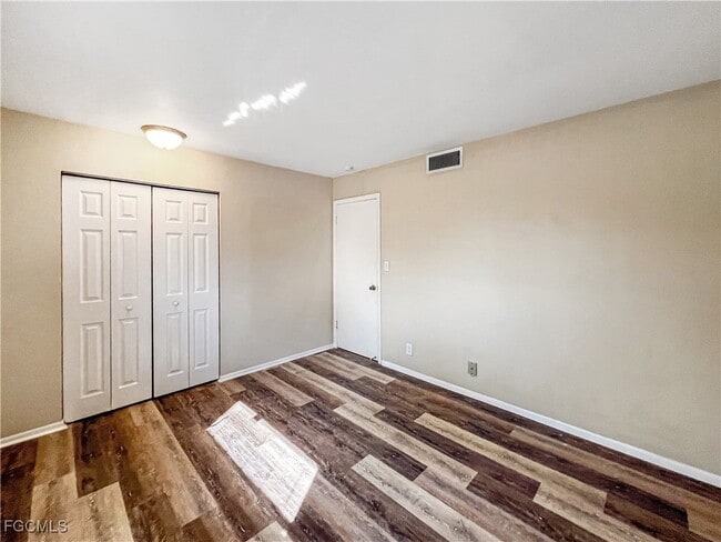 Building Photo - 1852 Golf View Ave