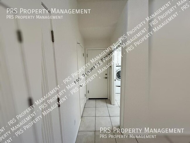 Building Photo - 8003 W Clara Ln