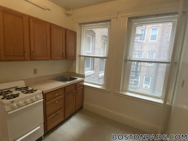 Building Photo - 24 Westland Ave