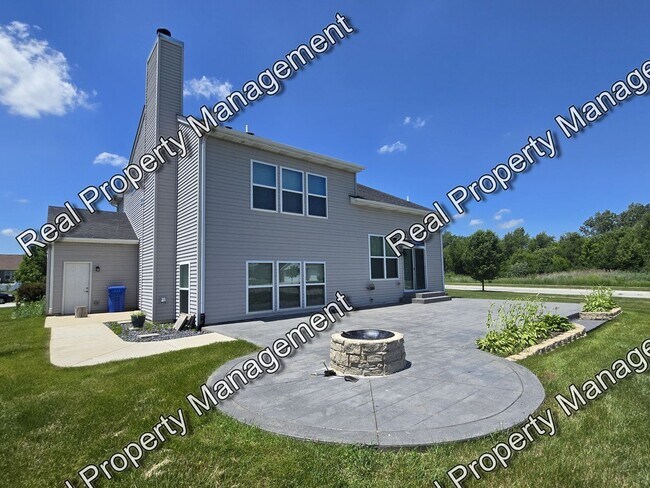 Building Photo - Four Bedroom Crown Point Beauty