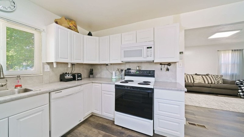 Building Photo - 65 S 900 W