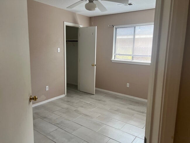 Building Photo - 5618 Village Arbour Dr
