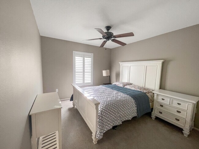 Building Photo - 1641 Strathmore Cir