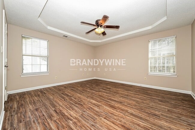 Building Photo - 35 Hampton Oaks Dr