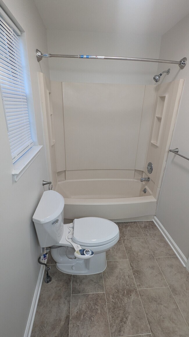 Bathroom Pic 2 - 824 Orlando St