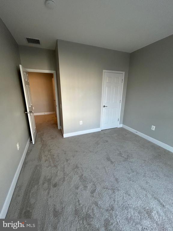 Building Photo - 2400 Brookmoor Ln