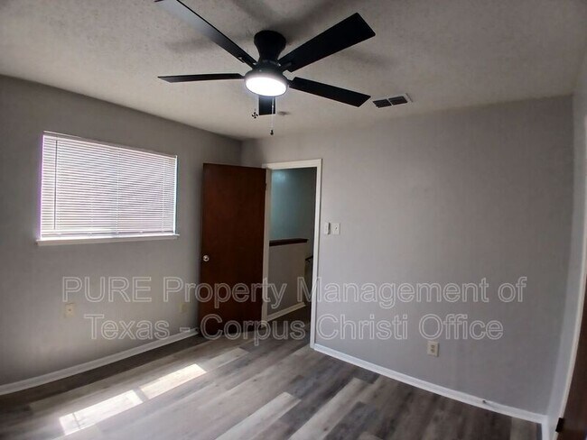 Building Photo - 5001 Middlecoff Cir