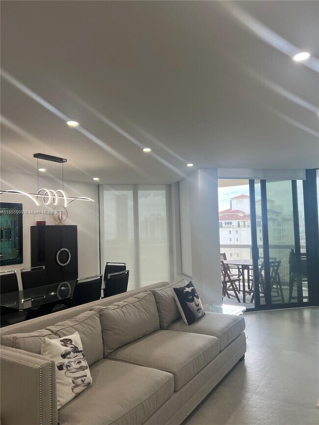 Building Photo - 20191 E Country Club Dr