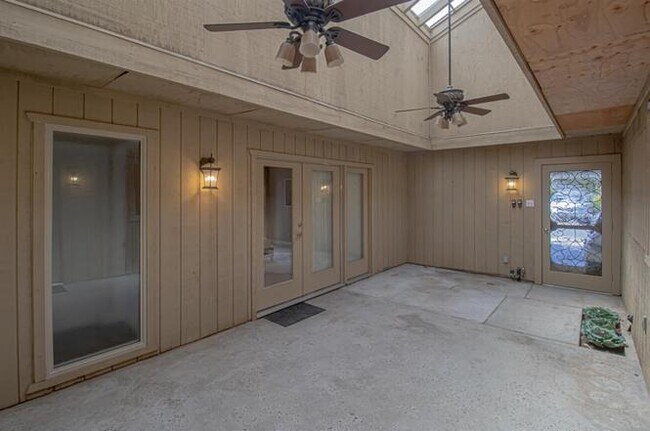 Building Photo - 1808 Cougar Ln
