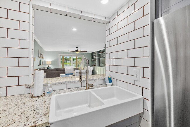 Building Photo - 11 Oceanside Dr