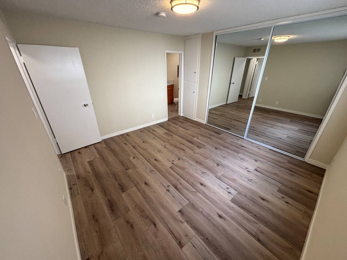 Building Photo - 735 N Sweetzer Ave