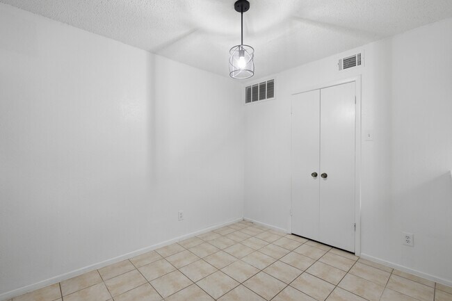 Building Photo - 14800 Enterprise Dr