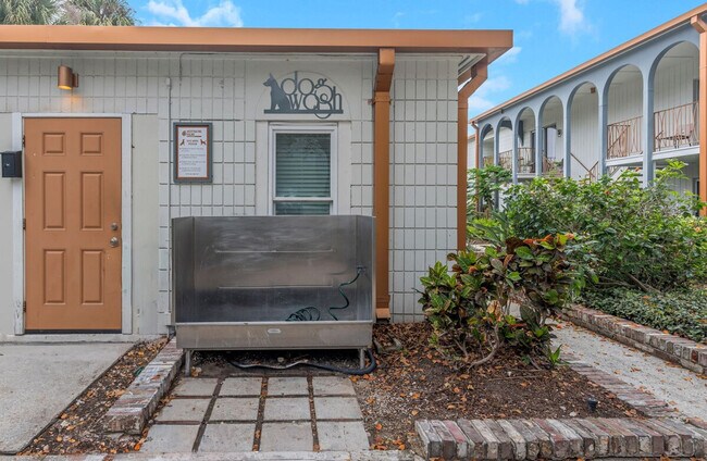 Building Photo - 4307 W Kennedy Blvd